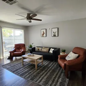 L - Fully Remodeled And Professionally Decorated Apartment